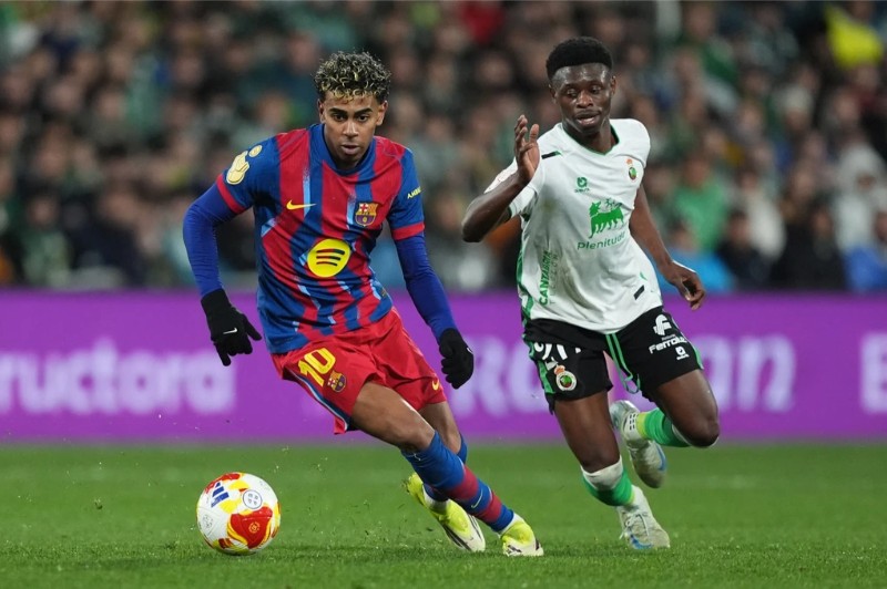 Barcelona thắng 2-0 trước Racing Santander