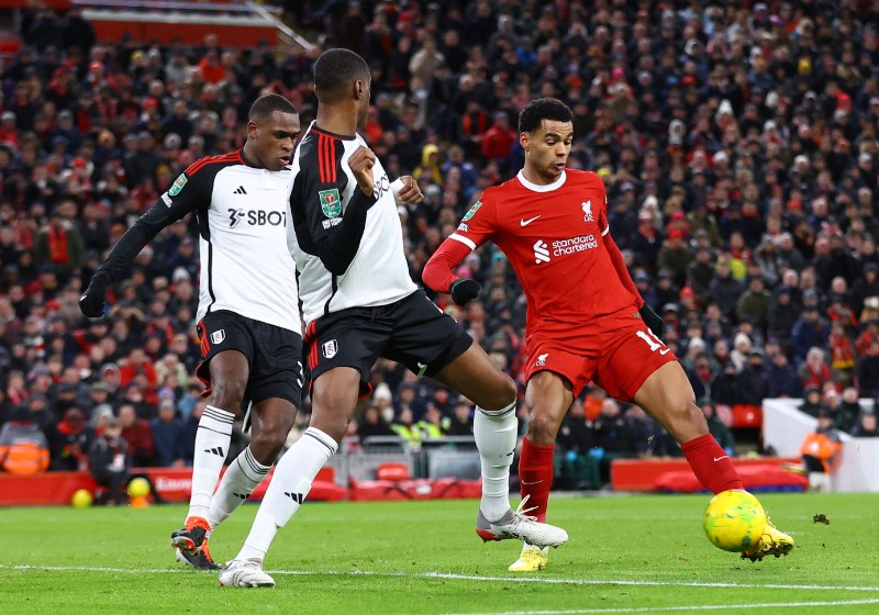 Fulham nỗ lực có điểm trước Liverpool