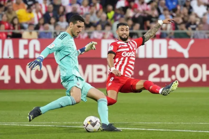 Girona bung sức đánh bại Osasuna