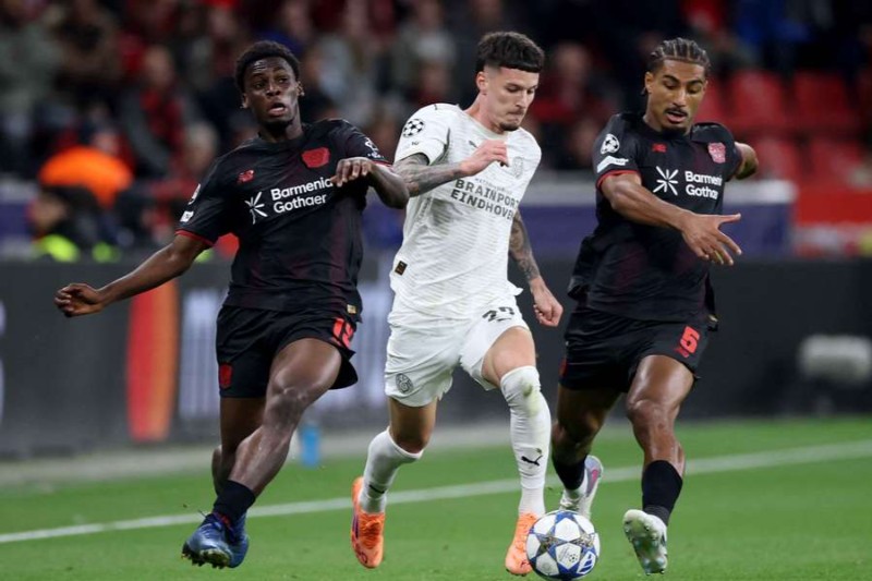 Hamburger có phần lép vế so với Leverkusen