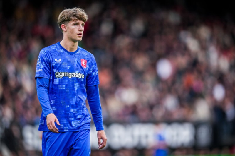 Barcelona dừng bước ở cuộc đua chiêu mộ Nijstad 