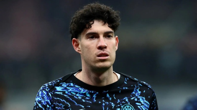 Bastoni được The Kop nhắm thay Van Dijk