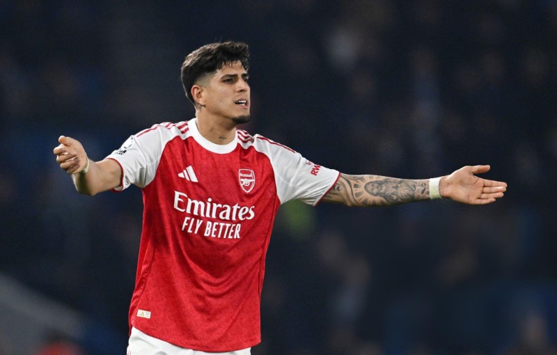 Arsenal chốt phương án mua đứt Hincapie