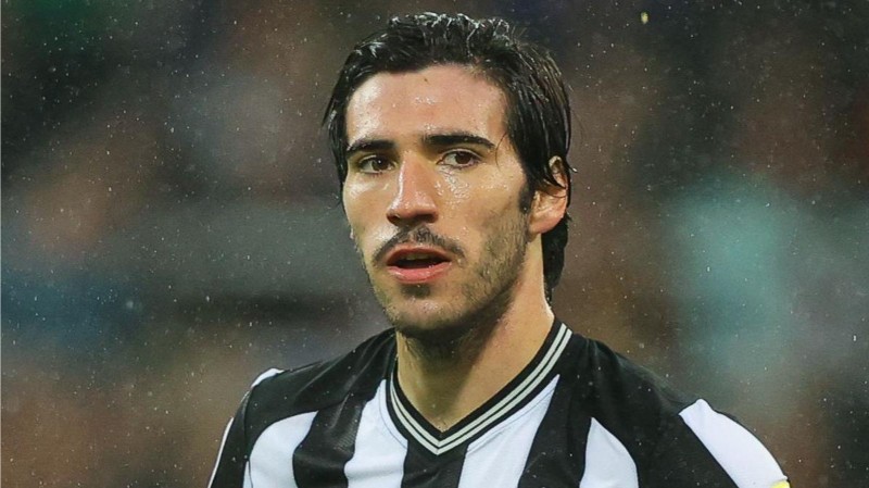 Quỷ đỏ muốn nâng tầm tuyến giữa bằng Tonali