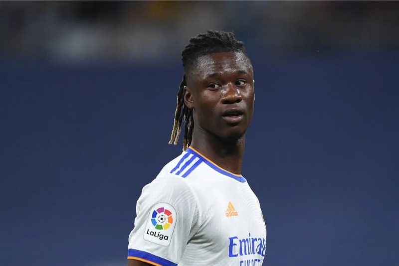 Barca xem xét chiêu mộ Eduardo Camavinga