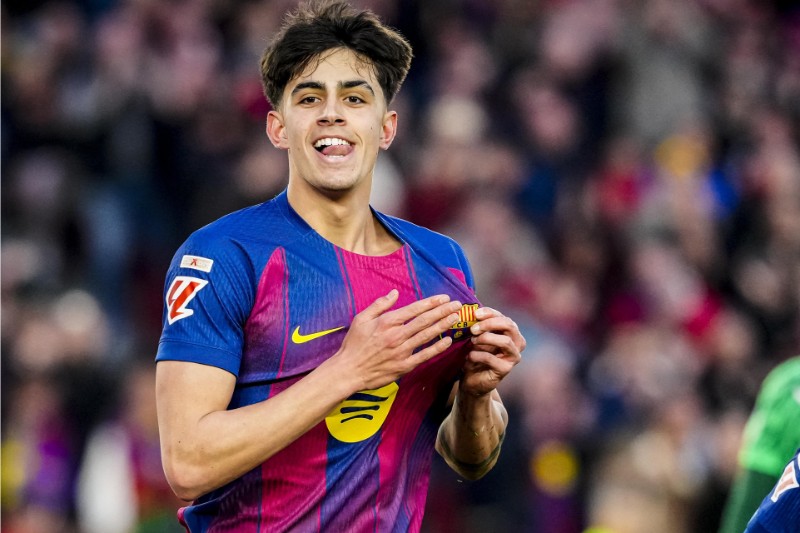 Barca phải xem xét bán Bernal